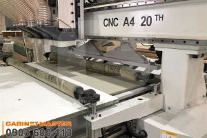 Rulo đè phôi máy cnc gỗ 4 đầu | Cabinetmaster