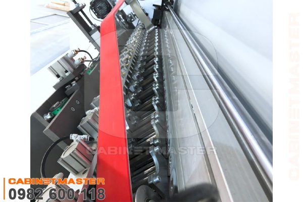Băng tải rulo ép nghiêng máy dán cạnh acrylic noline keo 2 thành phần | CABINETMASTER