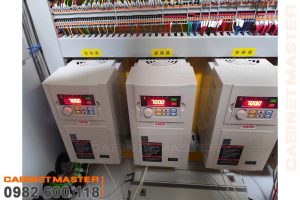 Biến tần máy cnc 4 đầu độc lập 2 bàn thay dao