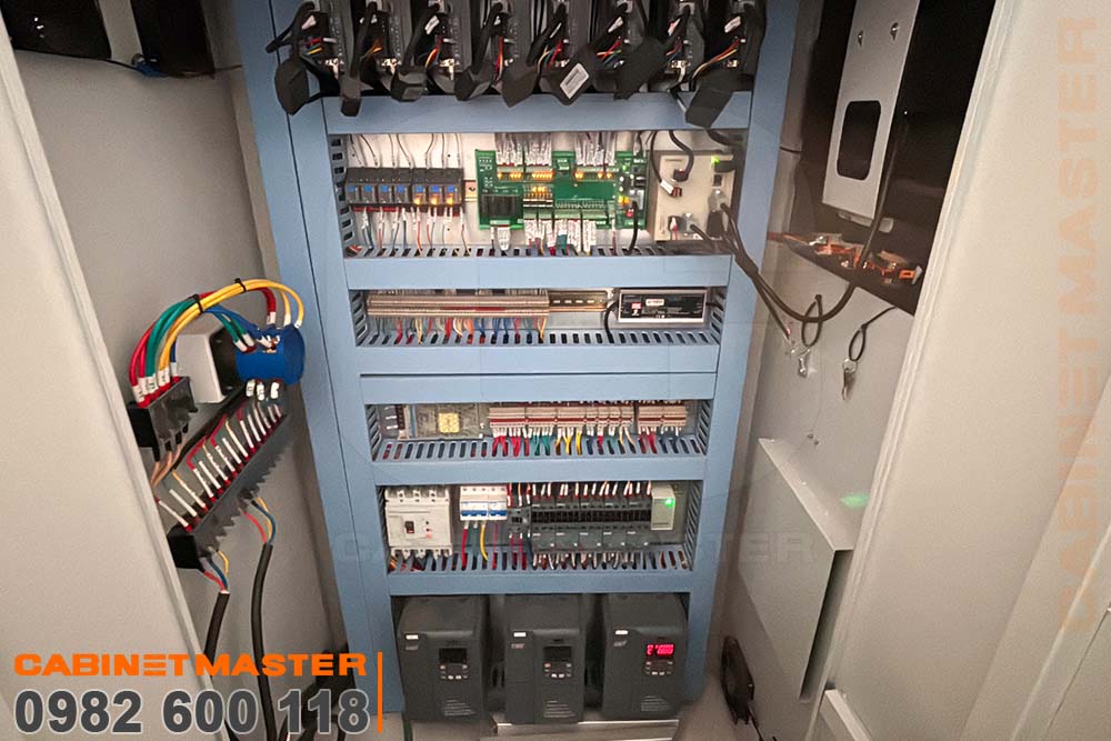 linh-kien-dien-may-cnc-3-dau-2-ban-doc-lap-thay-dao linh kiện điện máy cnc 3 đầu 2 bàn độc lập thay dao