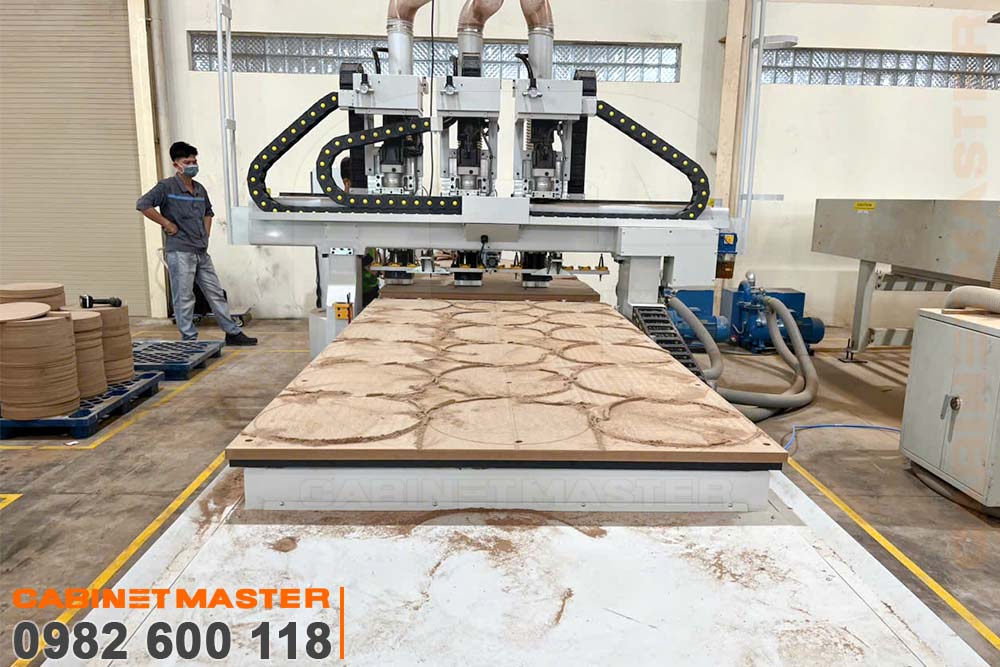 san-pham-may-cnc-3-dau-2-ban-doc-lap-thay-dao-tu-dong Sản phẩm máy cnc 3 đầu 2 bàn độc lập thay dao tự động