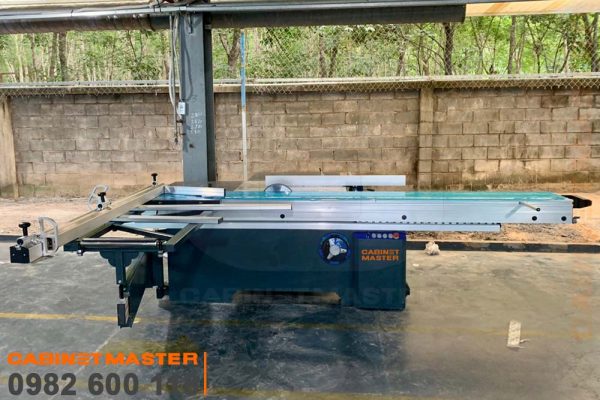 máy cắt gỗ bàn trượt bàn giao cho khách hàng