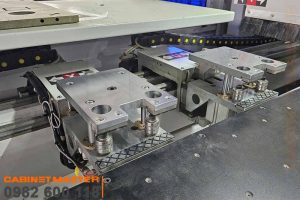 Cụm kẹp đưa phôi máy khoan cnc 6 mặt đầu đơn| Cabinetmaster