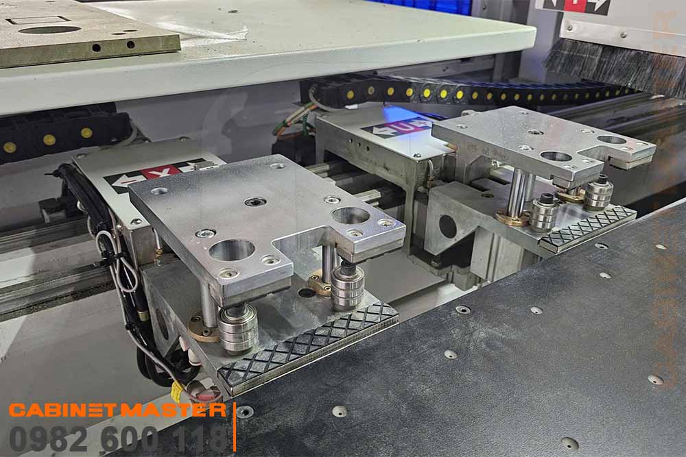 cum-kep-dua-phoi-may-khoan-cnc-6-mat-dau-don Cụm kẹp đưa phôi máy khoan cnc 6 mặt đầu đơn| Cabinetmaster