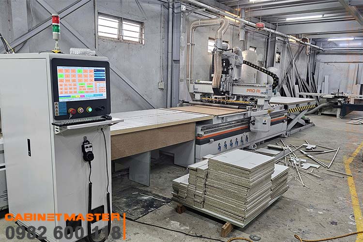 Máy CNC 1 đầu 12 dao tại xưởng khách Đồng Nai