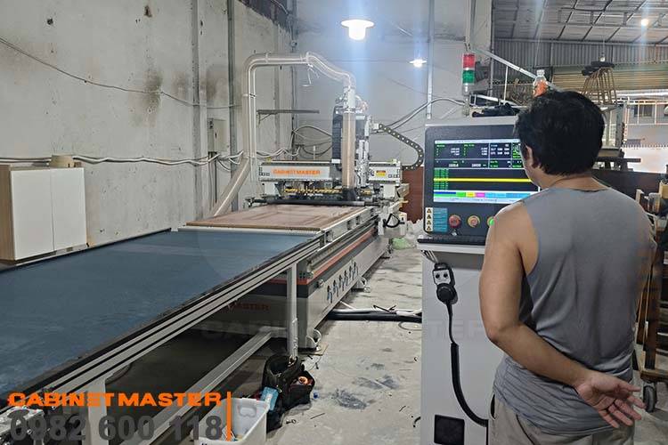 Máy CNC router 1 đầu thay dao tự động