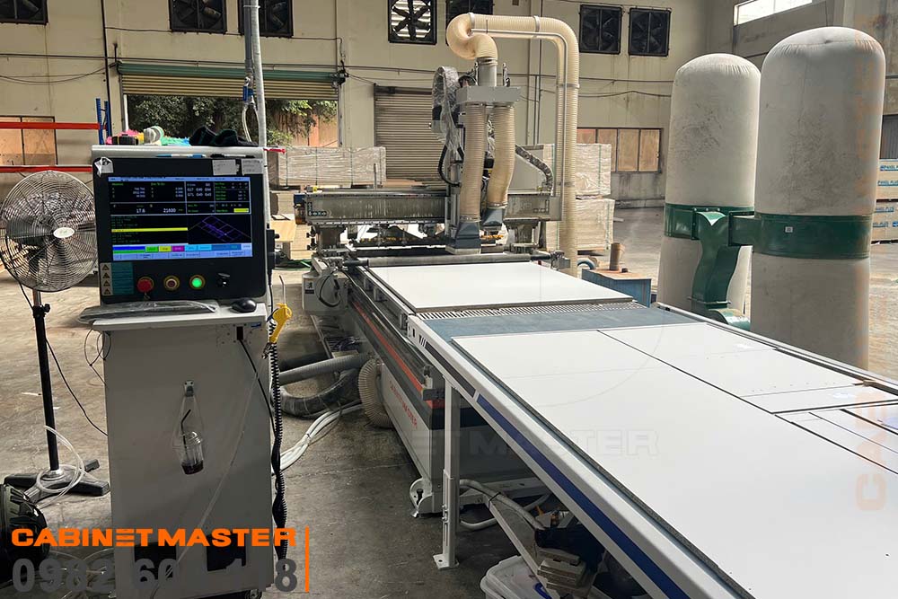 Máy CNC router 1325 1 đầu hút chân không Cabinetmaster