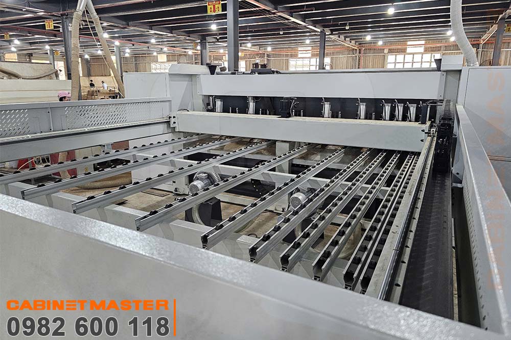 Máy cưa panel vi tính tự động Cabinetmaster
