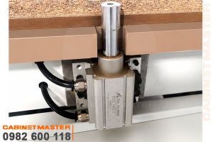 Cử chặn cạnh ván máy cnc 4 trục 1 đầu thay dao tự động