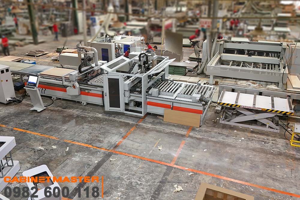Máy dán nhãn khoan cắt cnc lắp đặt tại xưởng Long An