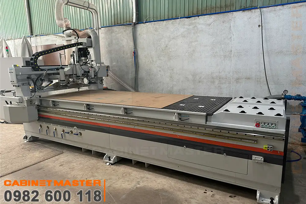 máy cnc 1 đầu thay dao tự động 12 dao tại xưởng khách hàng 1