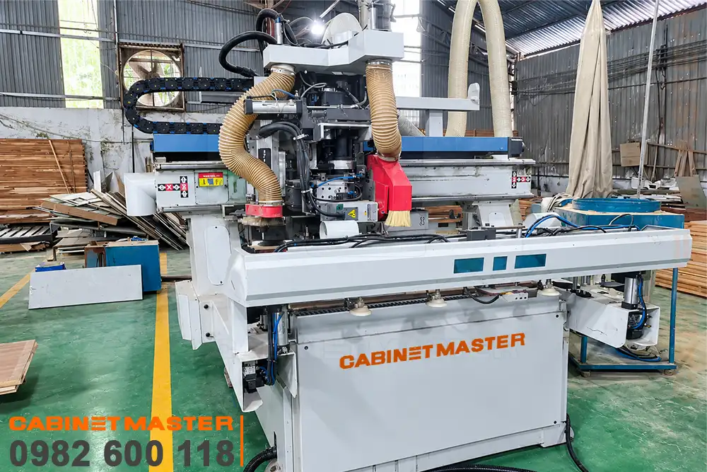 Máy cnc router option trục lưỡi cưa lắp đặt thực tế tại xưởng khách hàng 1