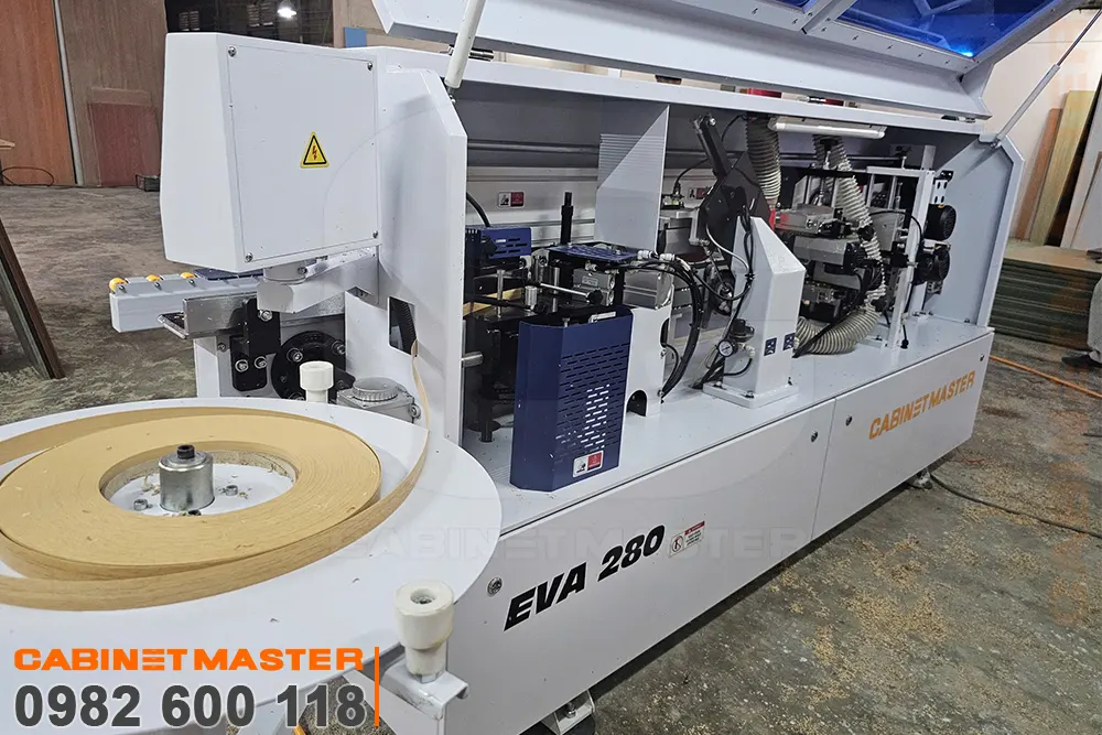 máy dán cạnh 6 chức năng tự động lắp đặt tại xưởng khách hàng