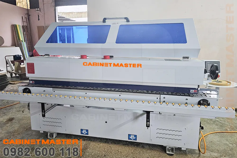 máy dán cạnh 6 chức năng tự động lắp đặt tại xưởng khách hàng