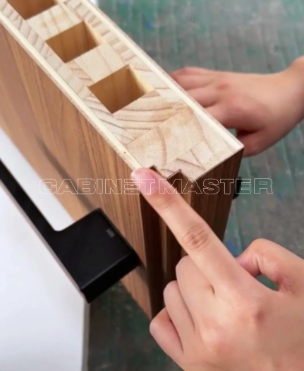 Ứng dụng máy dán cạnh cánh cửa dấu khuôn 2